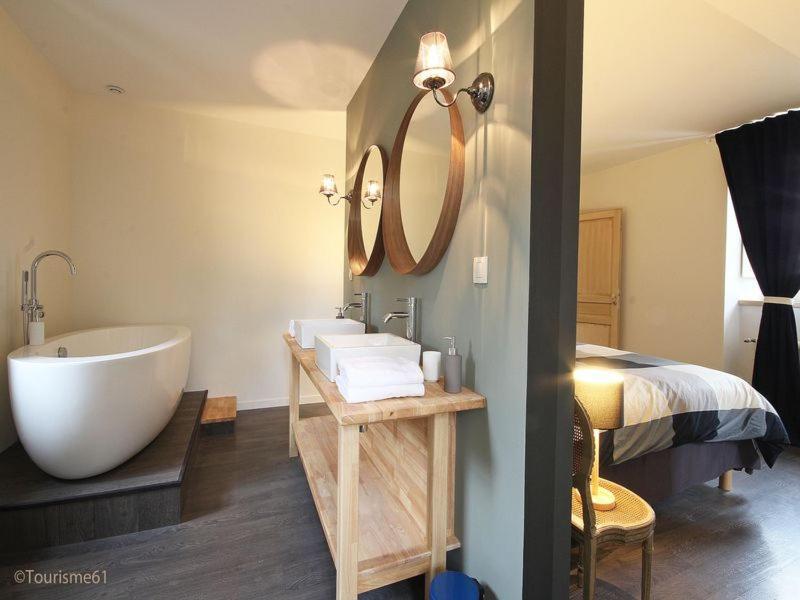 Neuvy-au-Houlme Le Manoir Du Ribardon Bed & Breakfast エクステリア 写真